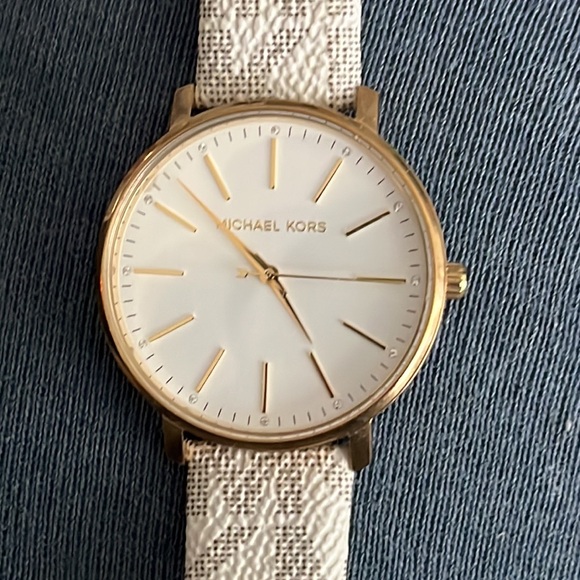 Michael Kors women’s watch - Picture 2 of 3